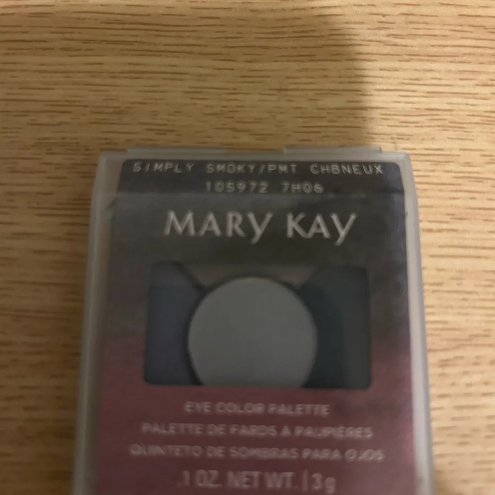 Mary Kay Black and Gray Eyeshadow Palette Sleek Design